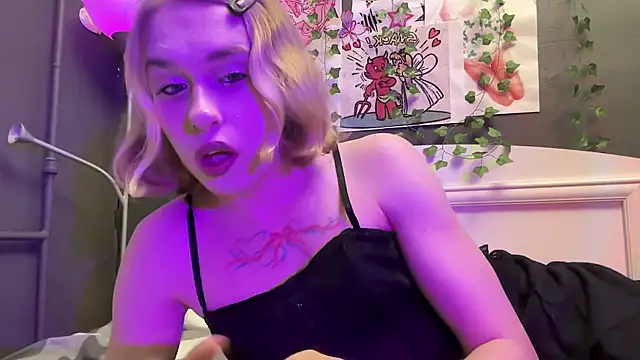 Snapshot of Miss_Amy00 chatting on July 27, 8:38 pm Miss Amy00 online show from July 27, 8:38 pm