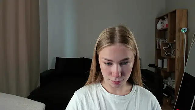 Snapshot of AnnaAlexArti chatting on June 8, 6:14 am AnnaAlexArti online show from June 8, 6:14 am
