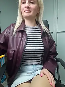 Snapshot of MartaHaze chatting on May 30, 6:54 am MartaHaze online show from May 30, 6:54 am