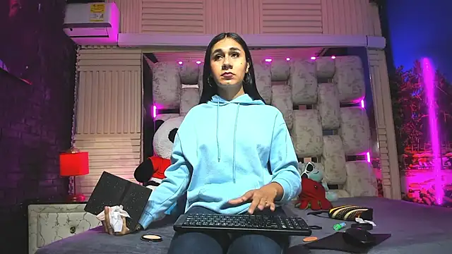 Snapshot of MahiaraHot chatting on May 4, 12:56 pm MahiaraHot online show from May 4, 12:56 pm