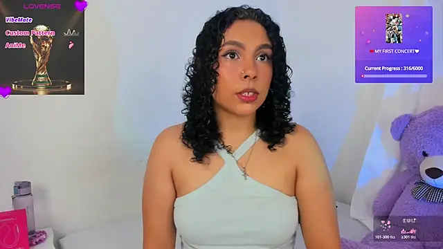 Snapshot of Violetta_cam_ chatting on June 19, 2:49 am Violetta cam online show from June 19, 2:49 am