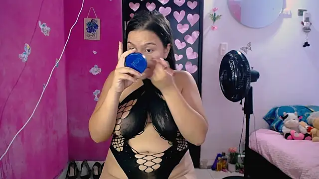 Snapshot of Kiara_tits chatting on July 2, 10:38 pm Kiara tits online show from July 2, 10:38 pm