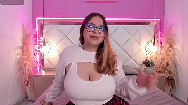 Snapshot of Sabrinaleblanc chatting on June 23, 12:41 am Sabrinaleblanc online show from June 23, 12:41 am