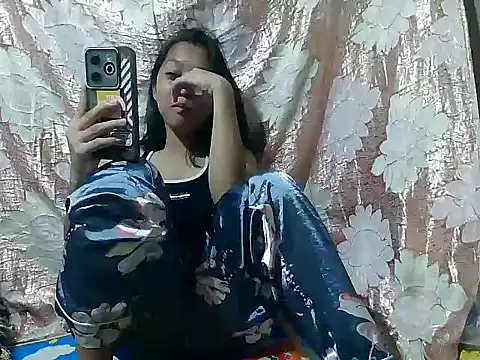 Snapshot of Yours_AsianPinayGirl18 chatting on May 24, 10:53 am Yours AsianPinayGirl18 online show from May 24, 10:53 am
