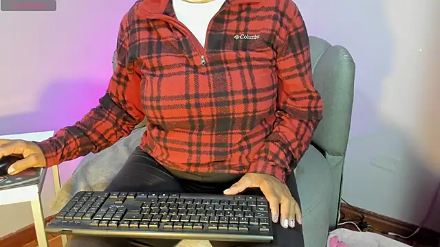 Roxanna moore online show from July 1, 5:09 am