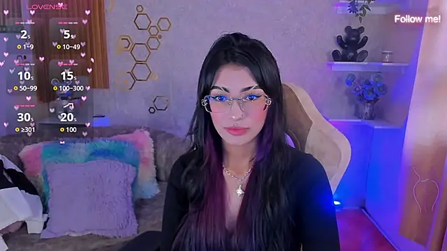 mia smoke  online show from June 10, 3:33 pm
