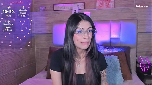 mia smoke  online show from July 18, 1:32 am