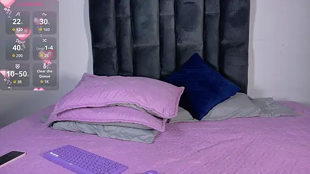 Snapshot of little_bonniie chatting on August 6, 8:11 pm little bonniie online show from August 6, 8:11 pm