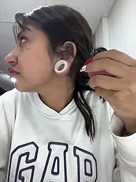 Snapshot of Noa_lau chatting on August 4, 4:59 am Noa lau online show from August 4, 4:59 am