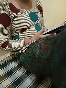 Seema yadav01 online show from July 8, 5:12 am