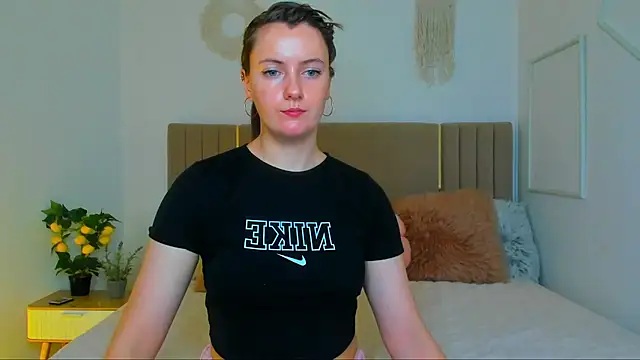 Snapshot of Cutie_blushh chatting on June 16, 6:38 am Cutie blushh online show from June 16, 6:38 am