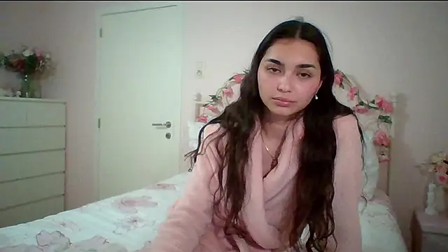 Snapshot of yourbella37 chatting on May 8, 7:52 pm yourbella37 online show from May 8, 7:52 pm