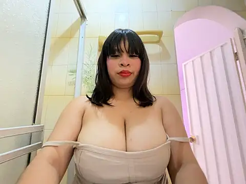 Snapshot of luna_silk_ chatting on August 8, 8:22 pm luna silk online show from August 8, 8:22 pm