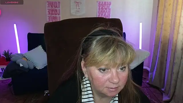 Melania Cook online show from May 16, 5:37 am