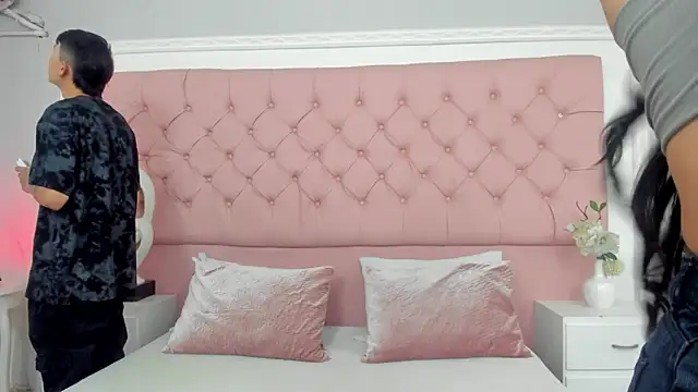 Snapshot of SarahDoll__ chatting on June 4, 12:33 pm SarahDoll online show from June 4, 12:33 pm