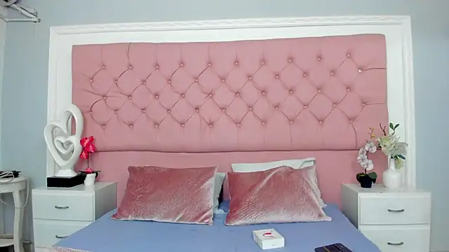 Snapshot of SarahDoll__ chatting on June 17, 1:56 pm SarahDoll online show from June 17, 1:56 pm