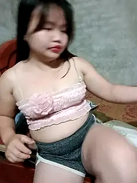 Snapshot of Lily_Henry chatting on May 11, 12:44 pm Lily Henry online show from May 11, 12:44 pm