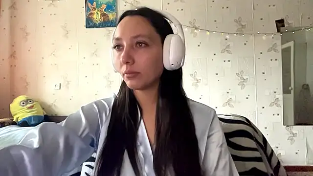 SheeringGape online show from June 1, 1:40 am