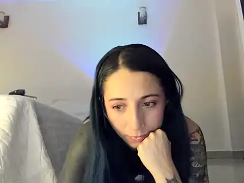 Snapshot of EvangelineLoveee chatting on June 26, 3:11 am EvangelineLoveee online show from June 26, 3:11 am