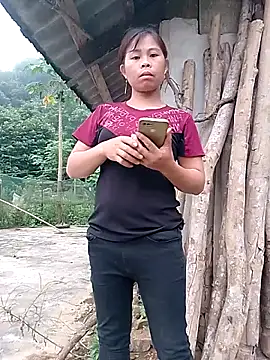 Snapshot of daisyy2 chatting on May 22, 1:35 am daisyy2 online show from May 22, 1:35 am