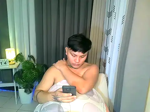 Snapshot of Ashtonfuckingboi chatting on May 14, 1:07 pm Ashtonfuckingboi online show from May 14, 1:07 pm
