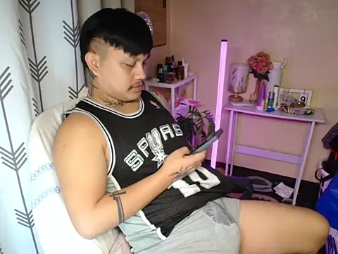 Snapshot of Ashtonfuckingboi chatting on July 12, 5:15 pm Ashtonfuckingboi online show from July 12, 5:15 pm