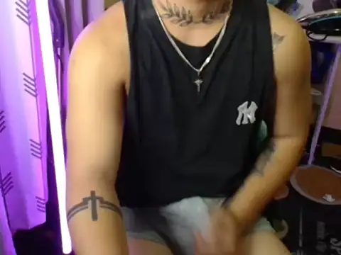Snapshot of Ashtonfuckingboi chatting on July 20, 9:28 pm Ashtonfuckingboi online show from July 20, 9:28 pm