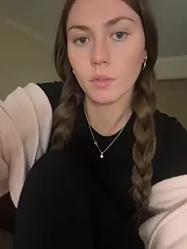 daisycollins online show from June 8, 11:10 am