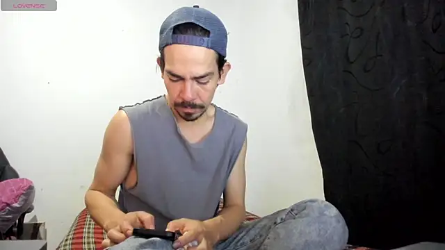 Snapshot of Piter_Drako chatting on June 17, 10:43 pm Piter Drako online show from June 17, 10:43 pm