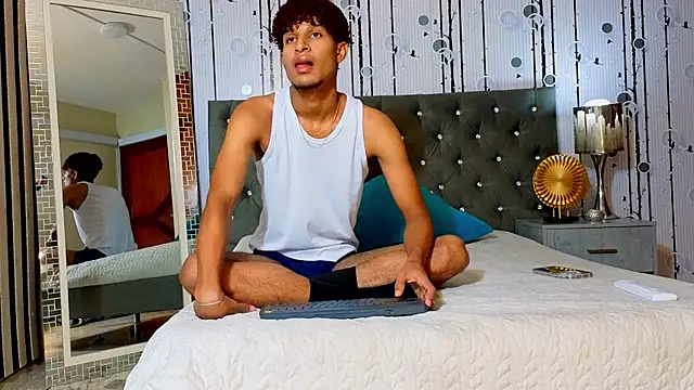Snapshot of Alex_Bloom chatting on May 16, 7:23 pm Alex Bloom online show from May 16, 7:23 pm
