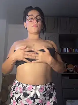 Snapshot of SussyFoxxx chatting on June 11, 8:51 pm SussyFoxxx online show from June 11, 8:51 pm