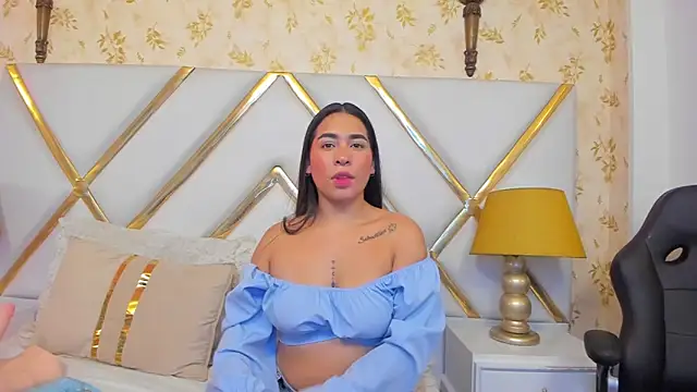 Snapshot of SussyFoxxx chatting on June 17, 7:04 pm SussyFoxxx online show from June 17, 7:04 pm