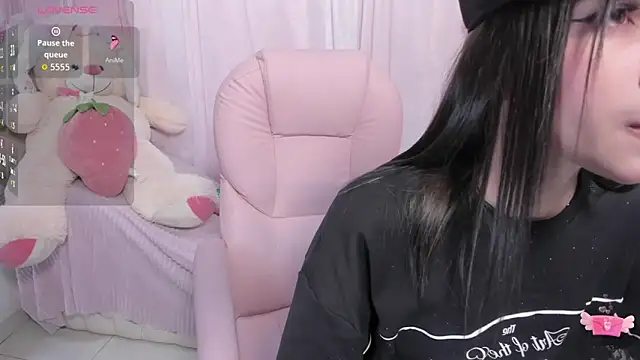 Snapshot of ShanelleDupont_ chatting on June 14, 7:49 pm ShanelleDupont online show from June 14, 7:49 pm