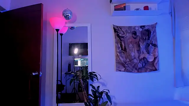 Snapshot of LarryGarzon chatting on June 30, 9:05 pm LarryGarzon online show from June 30, 9:05 pm