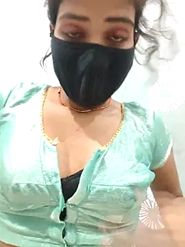 Snapshot of Hot_Candy77 chatting on June 25, 2:33 am Hot Candy77 online show from June 25, 2:33 am