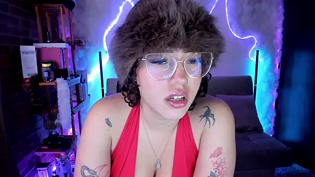 Snapshot of liz_martins1 chatting on May 15, 10:50 pm liz martins1 online show from May 15, 10:50 pm
