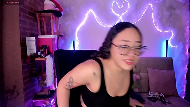 Snapshot of liz_martins1 chatting on June 6, 2:16 am liz martins1 online show from June 6, 2:16 am