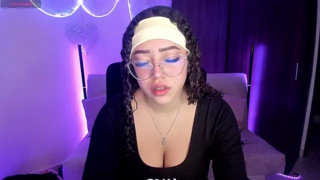 Snapshot of liz_martins1 chatting on June 13, 1:47 am liz martins1 online show from June 13, 1:47 am