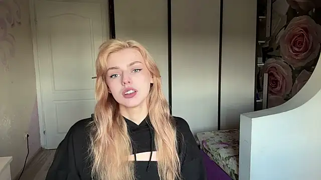 Snapshot of ScarlettRosy chatting on May 16, 3:03 am ScarlettRosy online show from May 16, 3:03 am