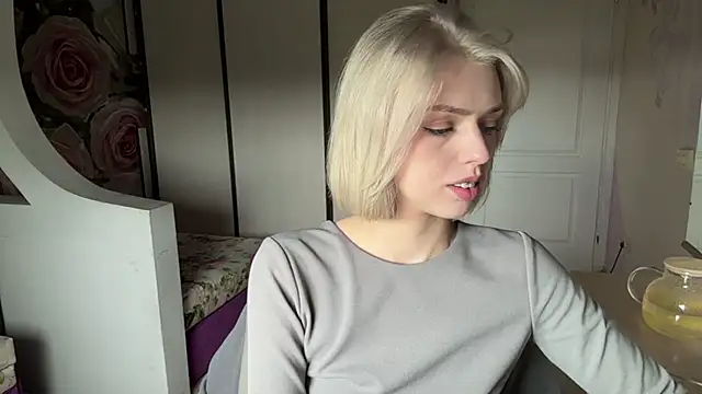 Snapshot of ScarlettRosy chatting on June 6, 4:39 am ScarlettRosy online show from June 6, 4:39 am