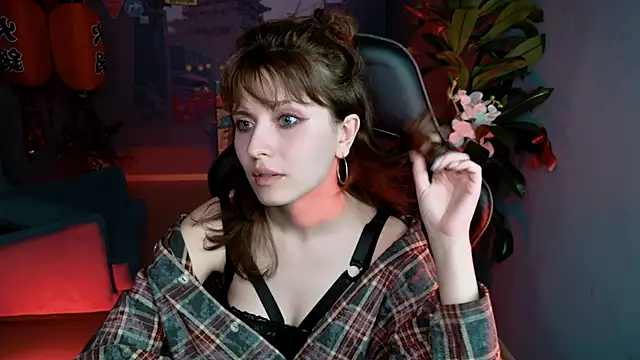 Snapshot of LolaDominara chatting on May 7, 11:37 am LolaDominara online show from May 7, 11:37 am