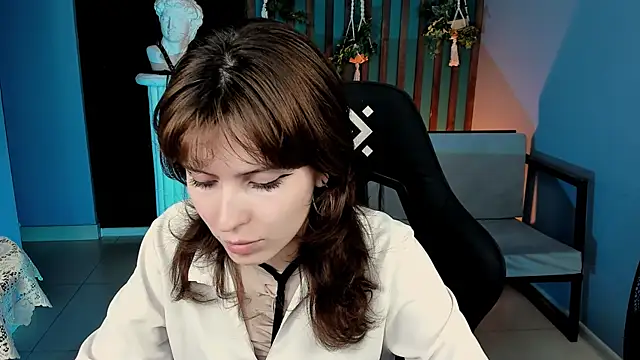 Snapshot of LolaDominara chatting on June 7, 6:17 am LolaDominara online show from June 7, 6:17 am