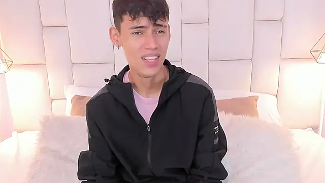 Snapshot of JacobFerrer chatting on May 23, 5:50 pm JacobFerrer online show from May 23, 5:50 pm