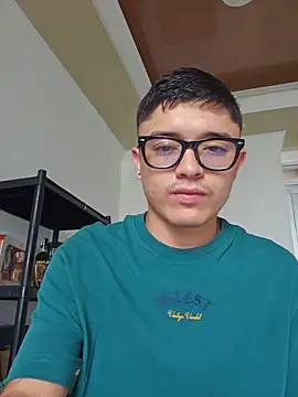 Snapshot of SAMY_AND_FRIENDSS chatting on June 13, 1:31 pm SAMY AND FRIENDSS online show from June 13, 1:31 pm