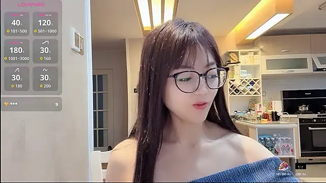 Snapshot of weeeoooo chatting on May 20, 11:16 am weeeoooo online show from May 20, 11:16 am