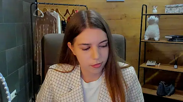 RuthhCox online show from May 15, 1:18 pm