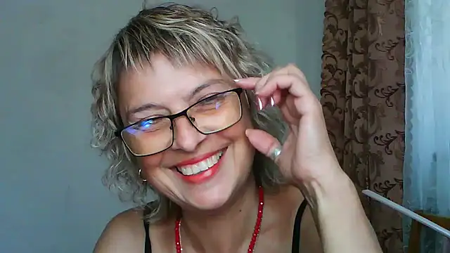 ElizabethGorden online show from July 26, 11:50 am