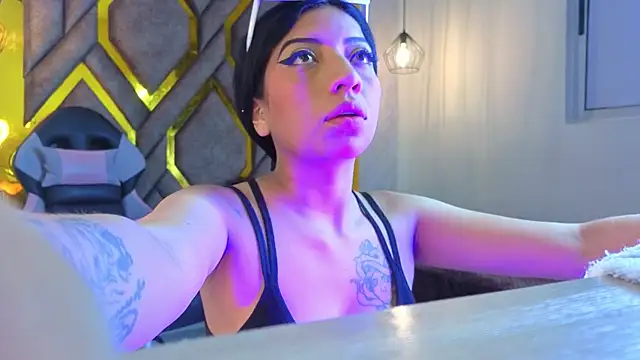 Snapshot of Ey_Im_simone_ chatting on June 6, 12:10 pm Ey Im simone online show from June 6, 12:10 pm