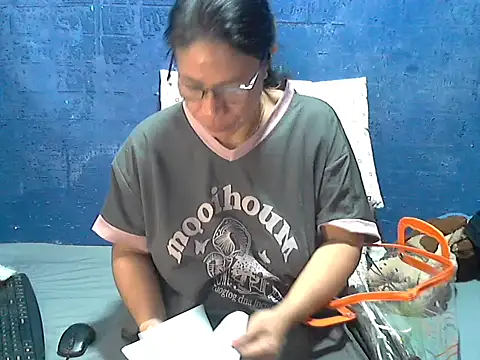 hotchilimom online show from April 16, 12:11 am