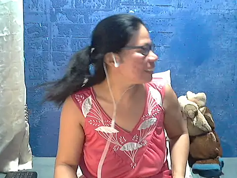 hotchilimom online show from May 16, 9:06 am